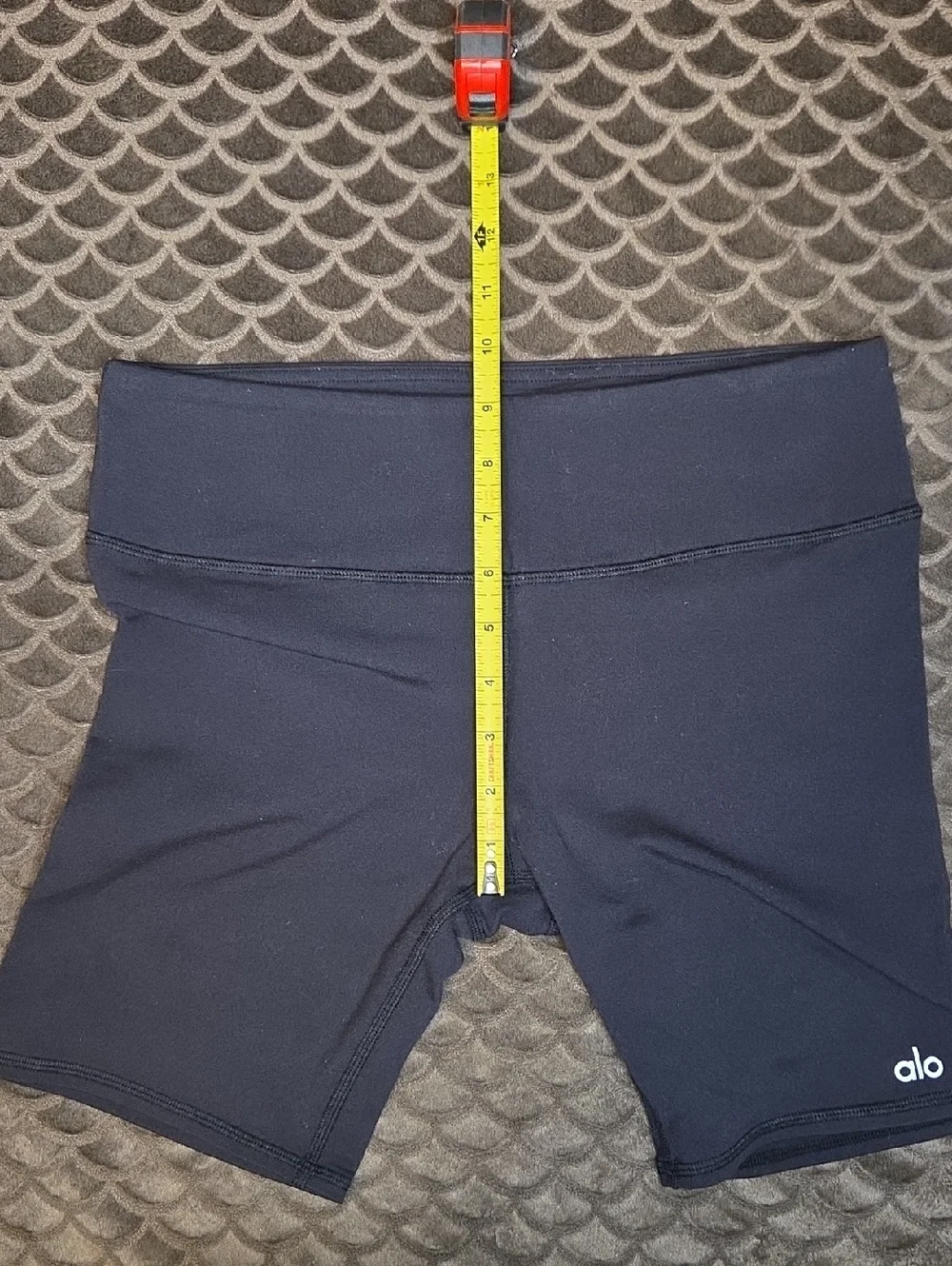 G454. Alo Airbrush High Waist Biker Shorts in Black - Size M - Picture 6 of 8